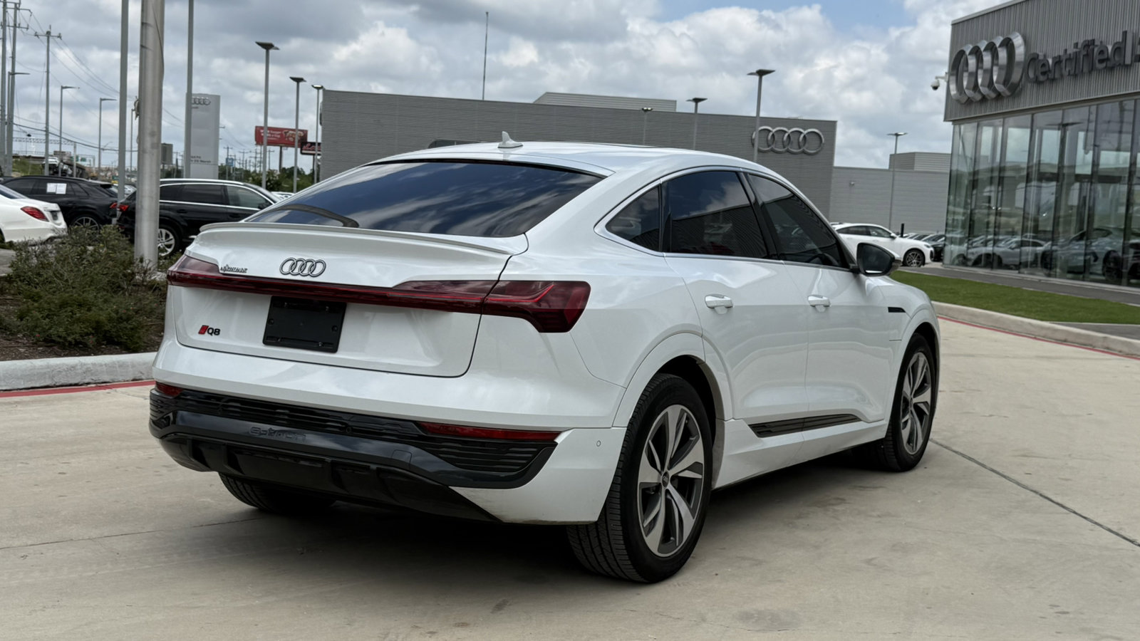 Used 2024 Audi Q8 e-tron Premium Plus w/ Premium Plus Package AWD/4WD image 4