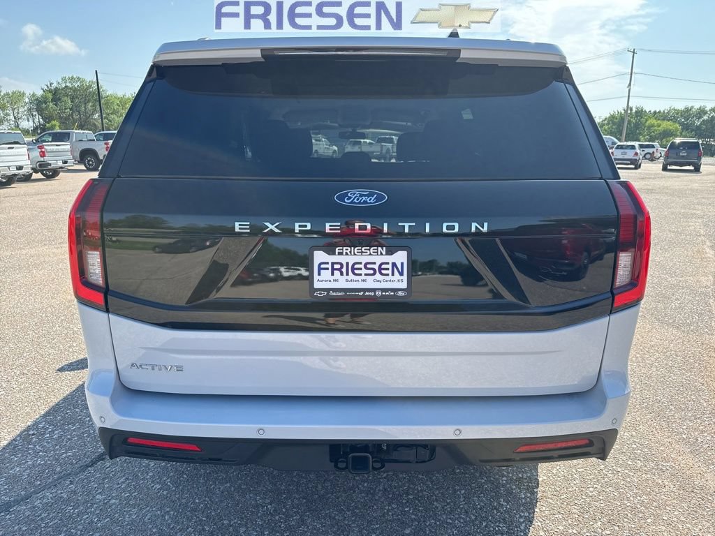 Used 2025 Ford Expedition Active AWD/4WD image 3