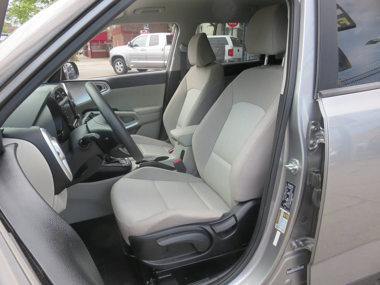 Used 2023 Kia Soul LX w/ LX Technology Package FWD image 10