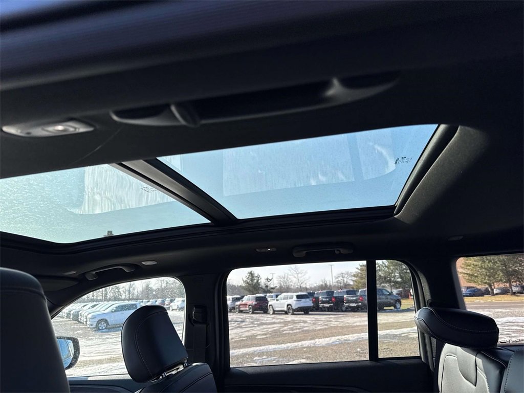 New 2025 Jeep Grand Cherokee Limited w/ Trailer Tow Package image 11