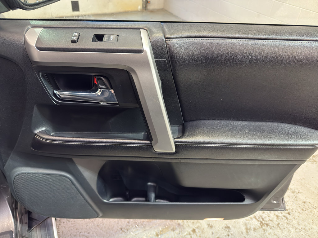 Used 2016 Toyota 4Runner SR5 AWD/4WD image 20