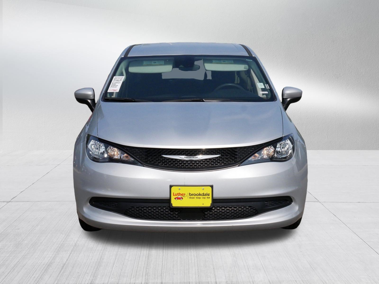 Used 2023 Chrysler Voyager LX FWD image 2