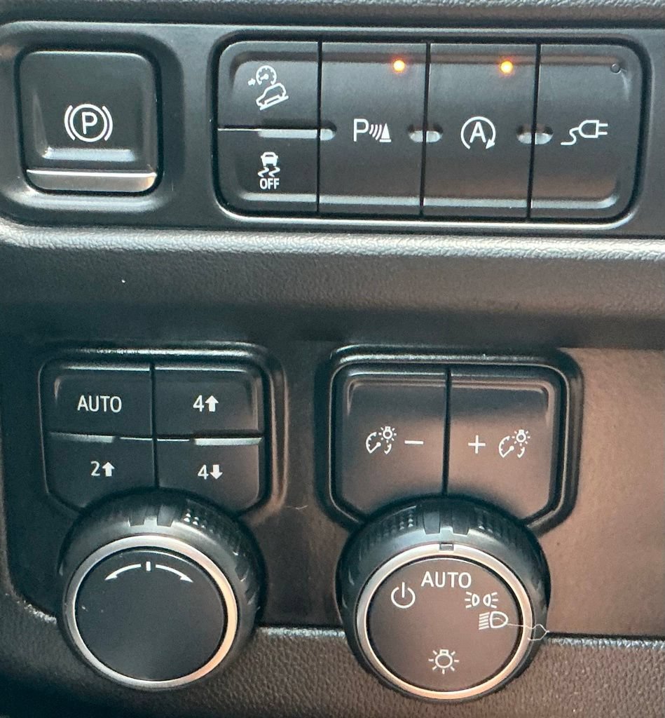 Used 2021 Chevrolet Tahoe Z71 AWD/4WD image 29