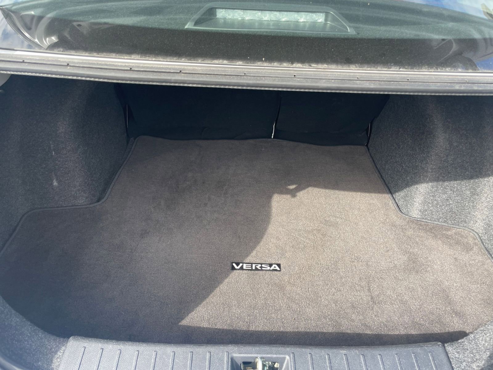 Used 2025 Nissan Versa SV FWD image 28