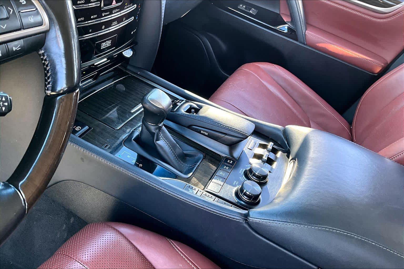 Used 2021 Lexus LX 570 4WD w/ Luxury Package image 14