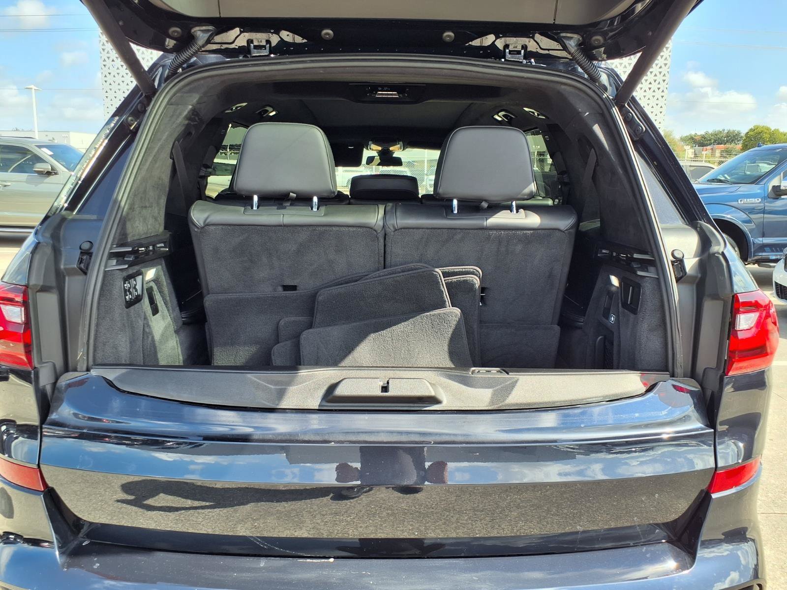 Used 2019 BMW X7 xDrive40i w/ Premium Package AWD/4WD image 21