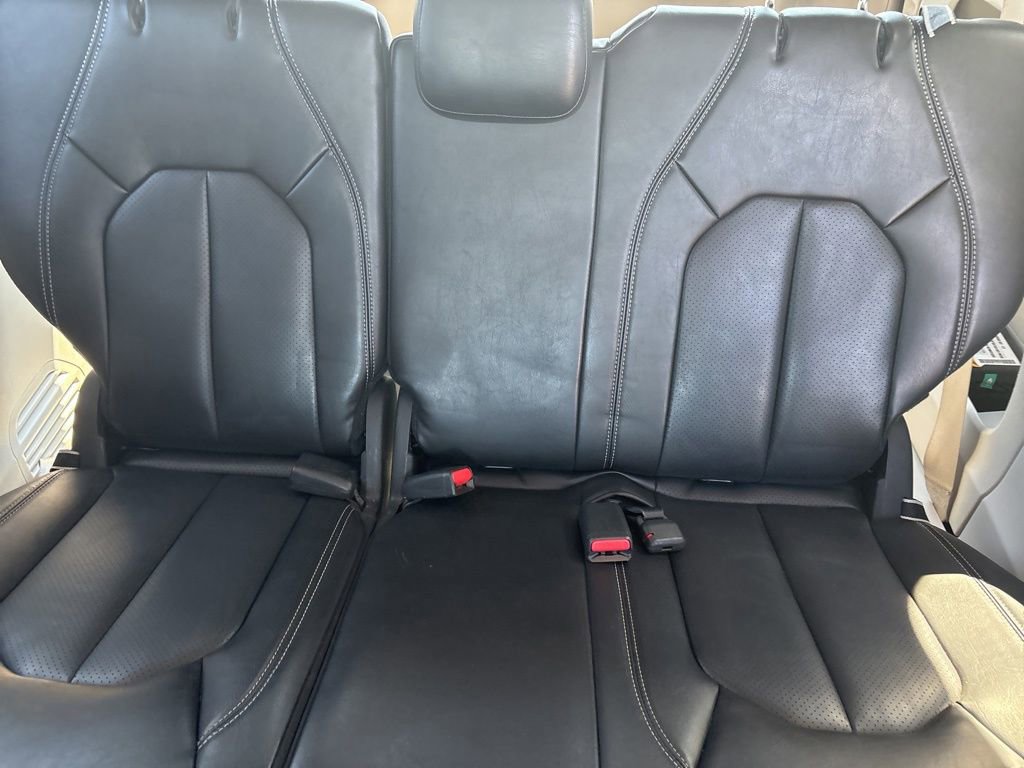 Used 2023 Chrysler Pacifica Touring-L FWD image 34