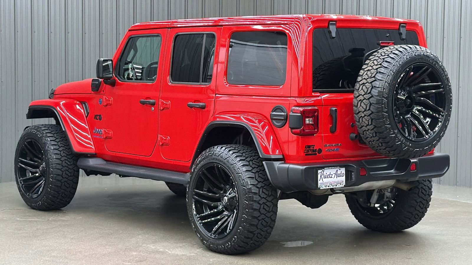 Used 2025 Jeep Wrangler Unlimited Sahara AWD/4WD image 3