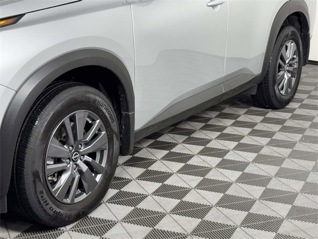 Used 2025 Nissan Pathfinder S image 13