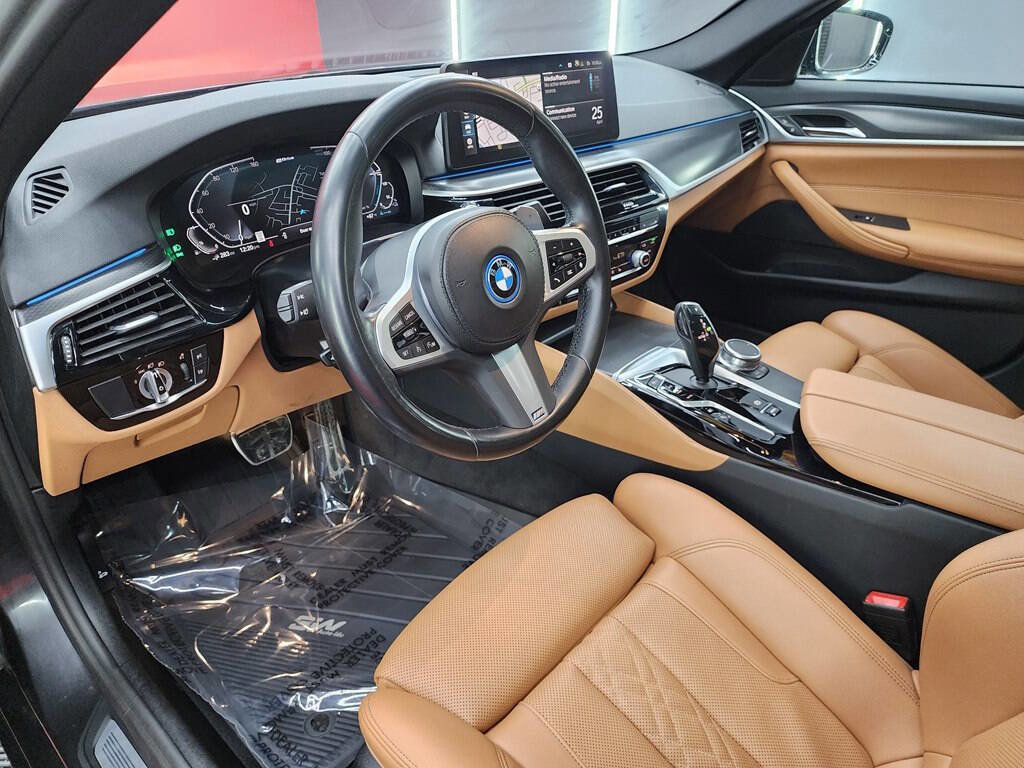 Used 2023 BMW 530e w/ M Sport Package image 17