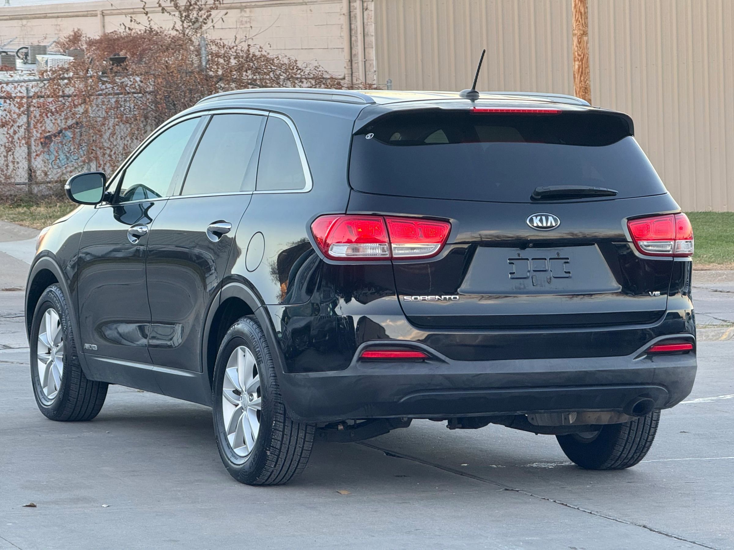 Used 2017 Kia Sorento LX Sport Utility 4D image 9