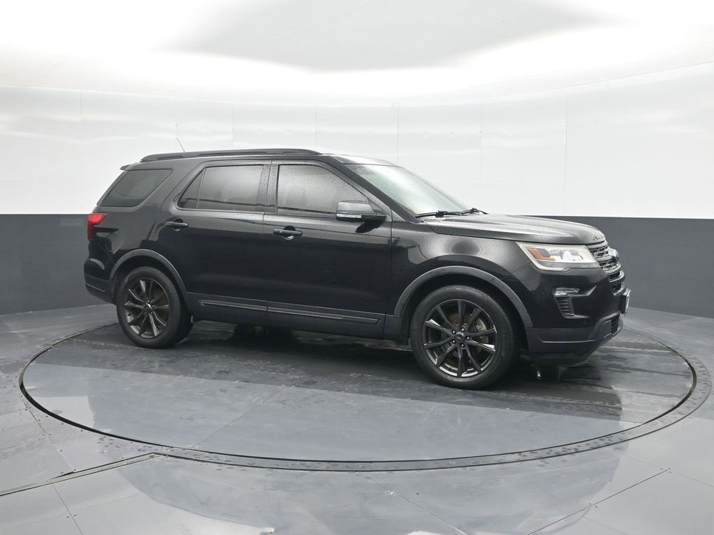 Used 2018 Ford Explorer XLT w/ Equipment Group 202A image 11