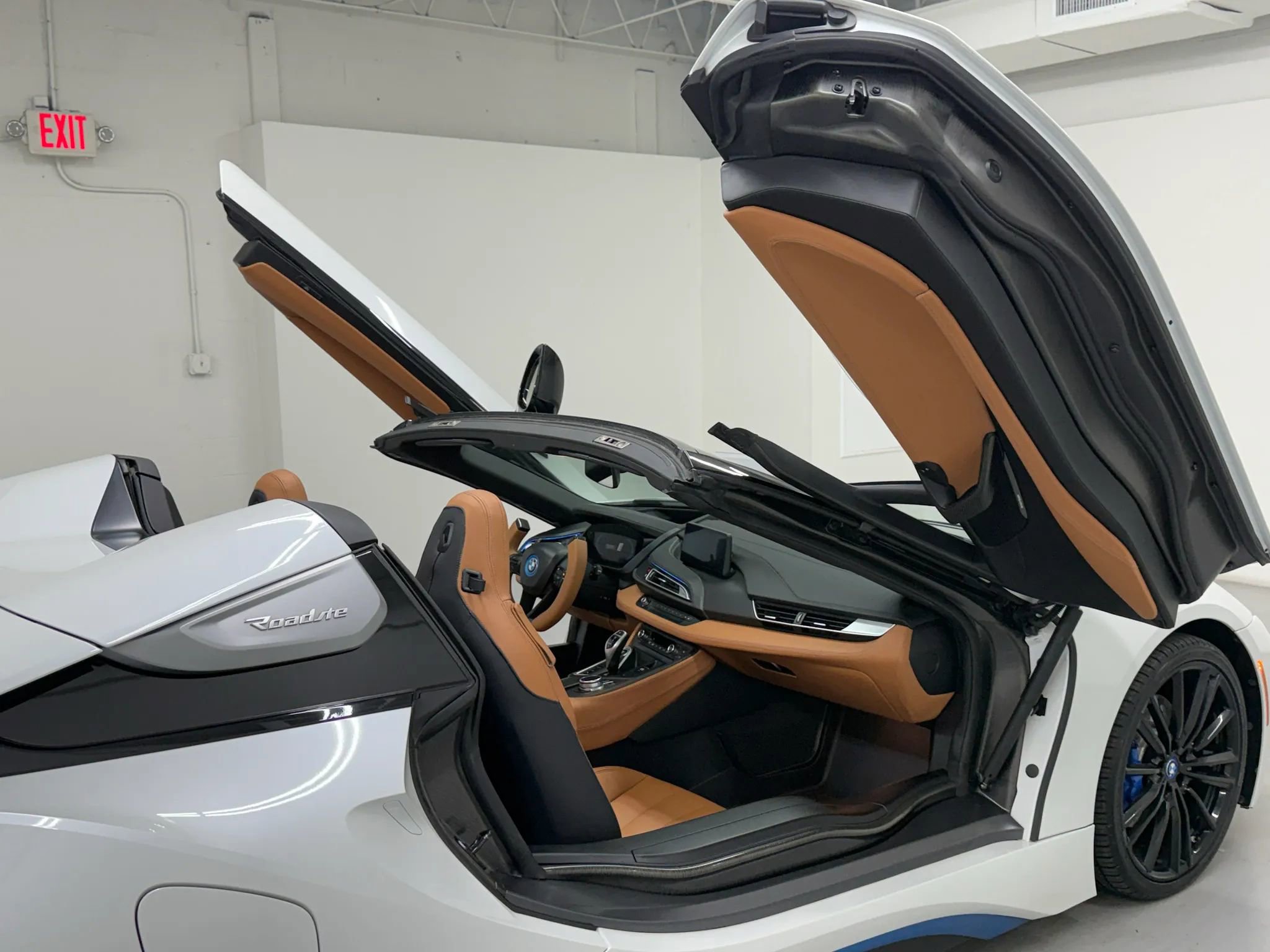 Used 2019 BMW i8 Roadster image 11