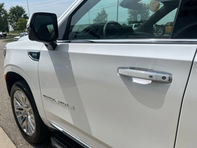 Used 2024 GMC Yukon Denali AWD/4WD image 9