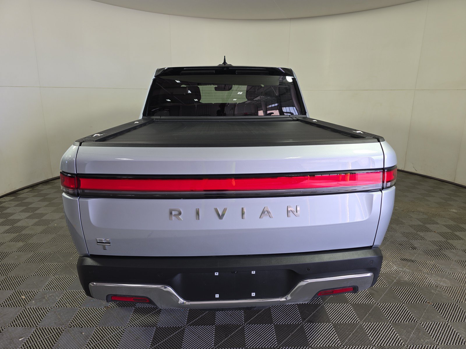 Used 2024 Rivian R1T Adventure AWD/4WD image 4