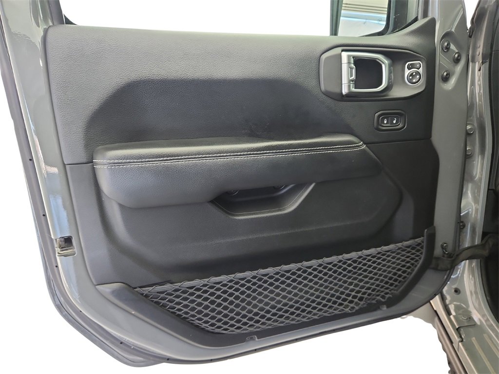 Used 2018 Jeep Wrangler Unlimited Sahara w/ Uconnect 4C Nav & Sound Group image 20