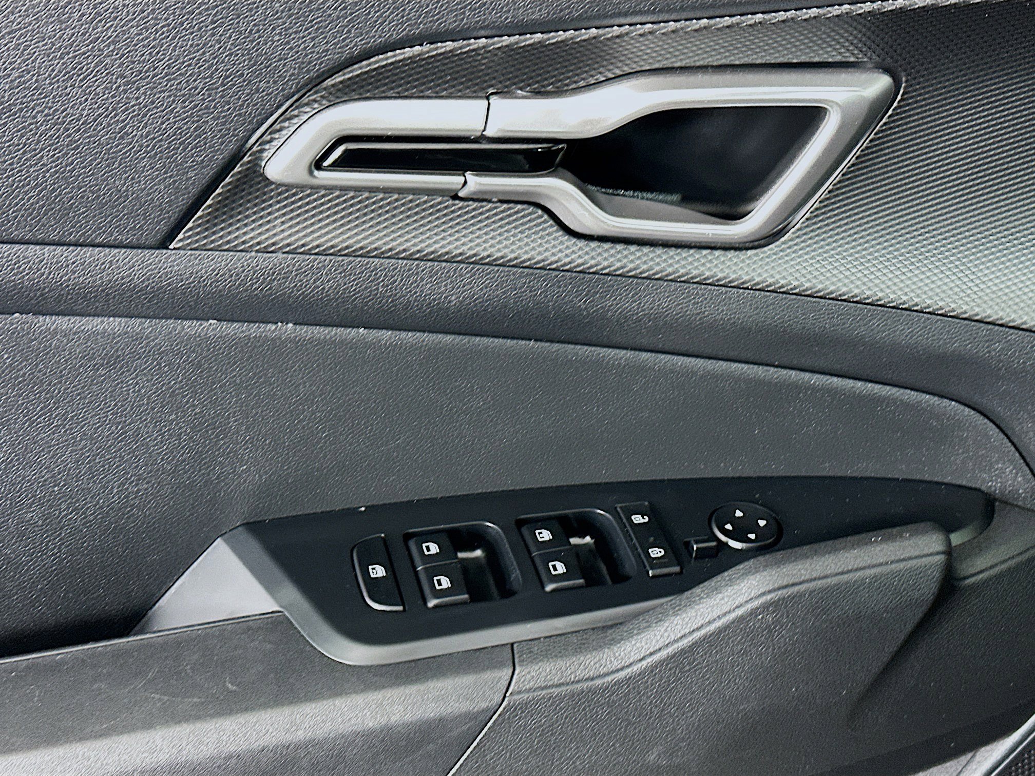 Used 2025 Kia Sportage LX image 15