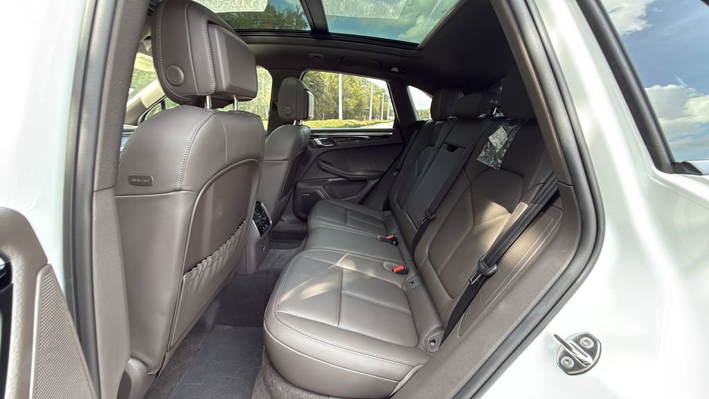 Certified 2025 Porsche Macan image 15