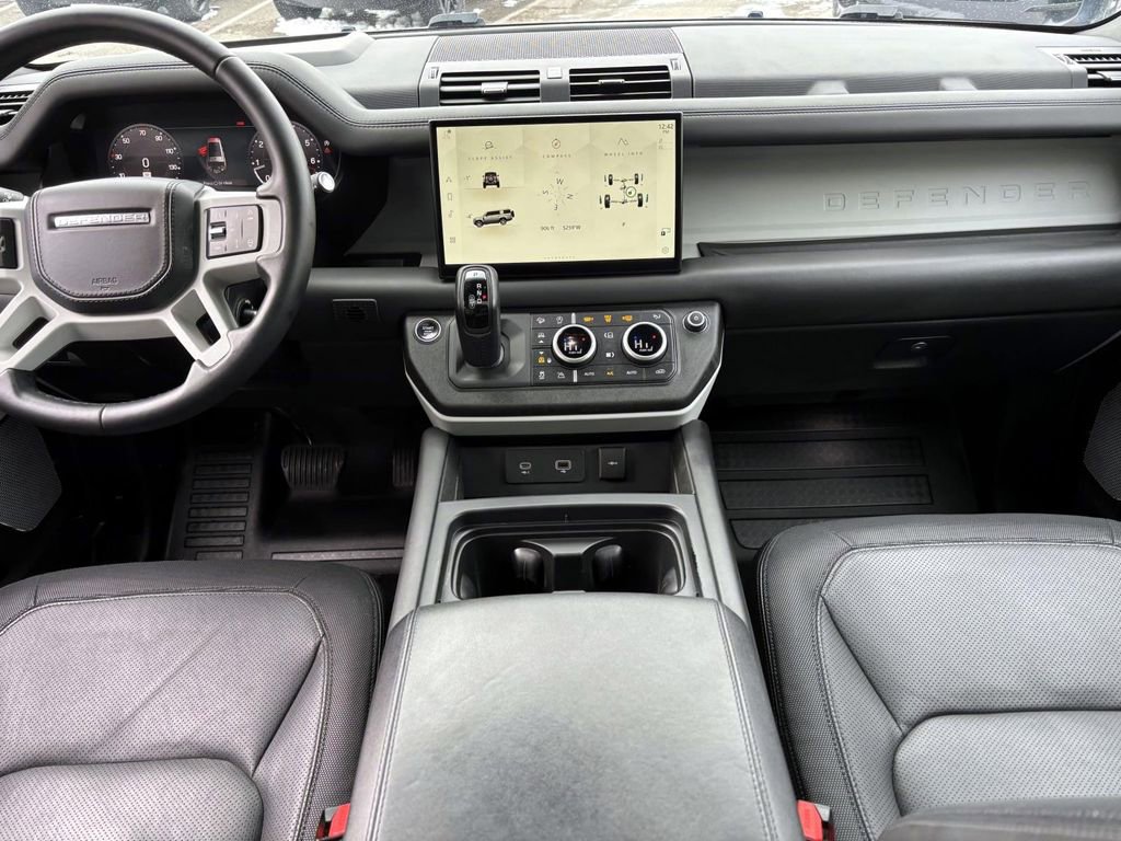 Used 2023 Land Rover Defender 130 X-Dynamic SE image 23