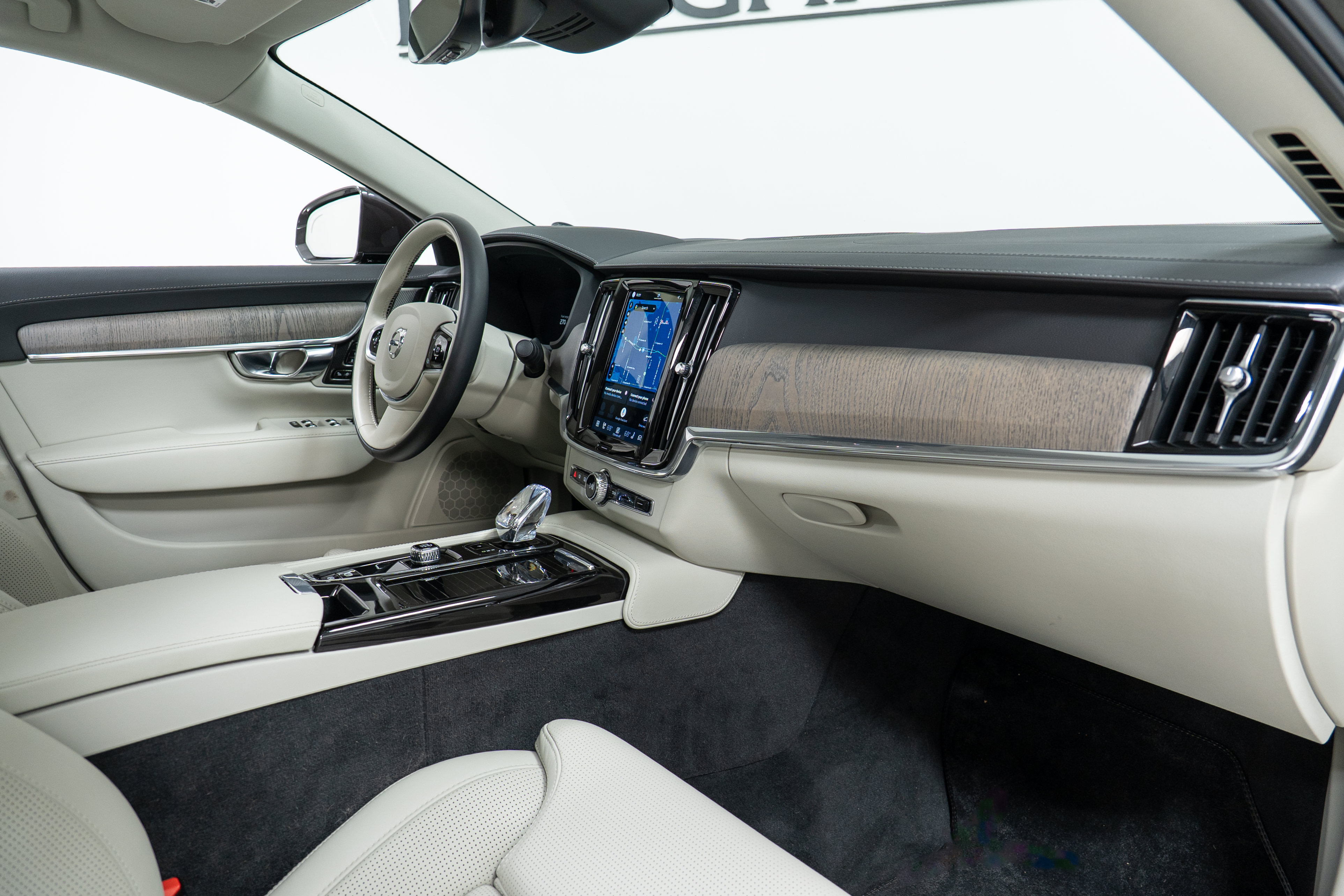 Certified 2025 Volvo S90 T8 Ultra AWD/4WD image 21
