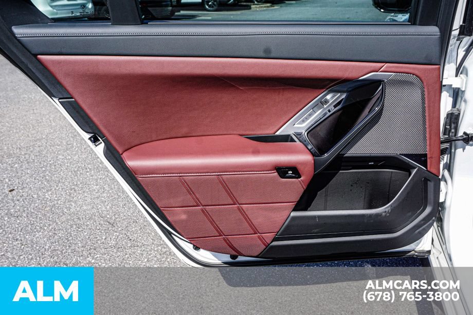 Used 2025 BMW i7 eDrive50 w/ M Sport Package RWD image 57
