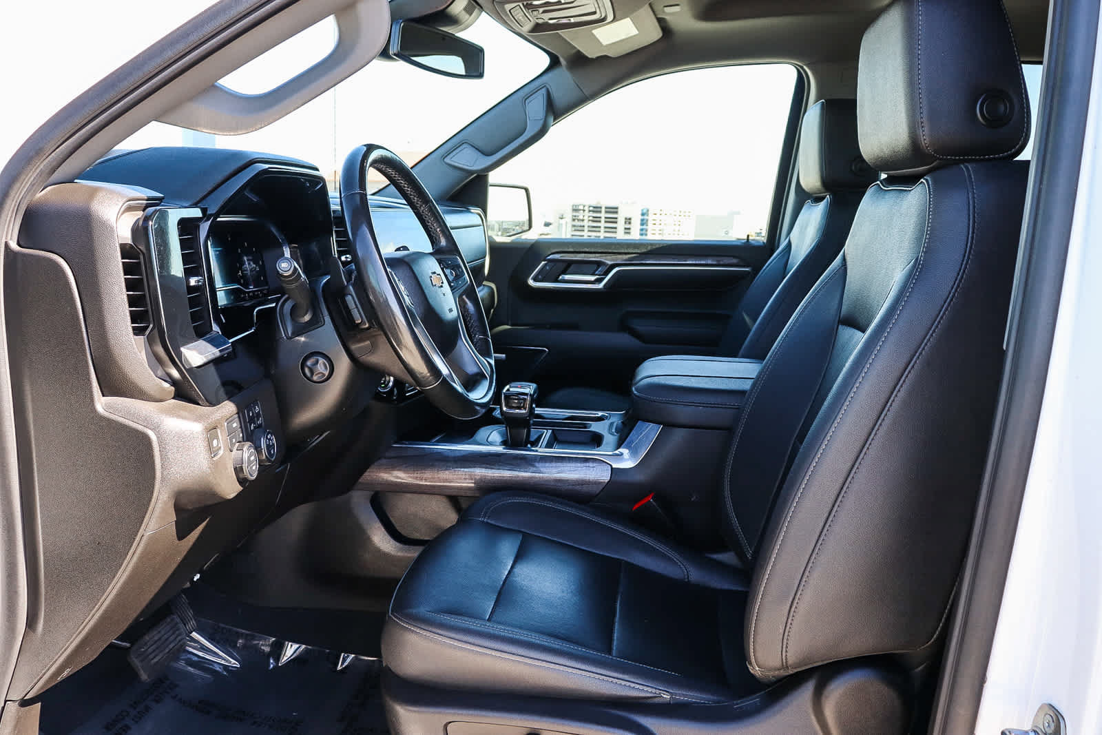Used 2023 Chevrolet Silverado 1500 LTZ AWD/4WD image 17