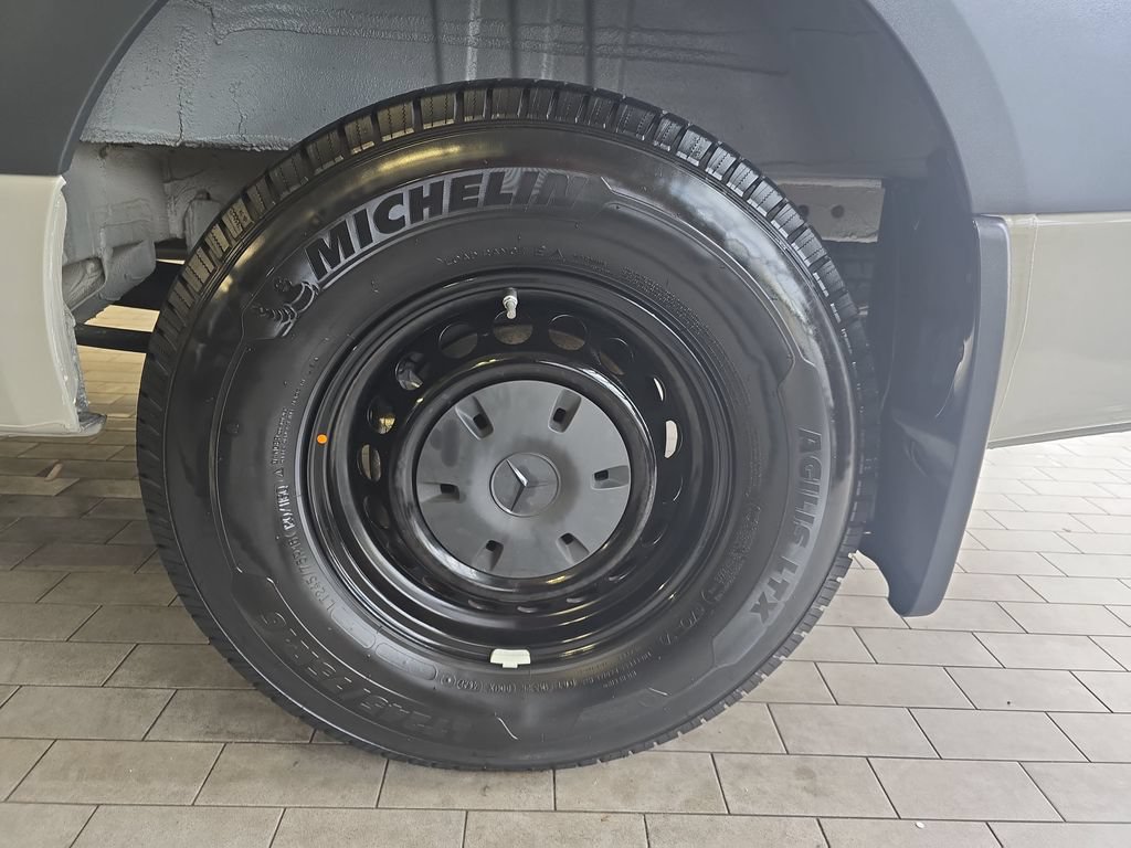 Used 2023 Mercedes-Benz Sprinter 2500 image 36