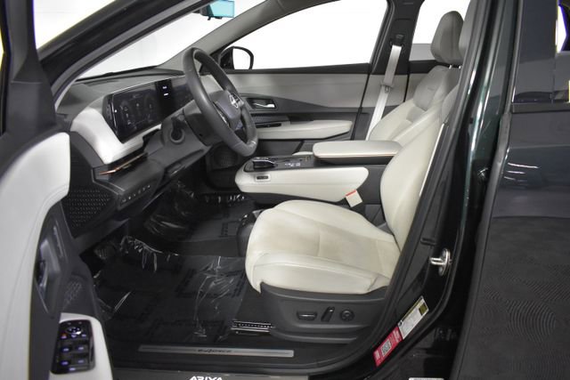 Used 2024 Nissan Ariya AWD image 11
