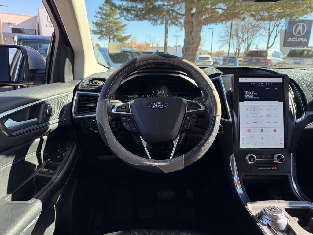 Used 2023 Ford Edge Titanium image 2