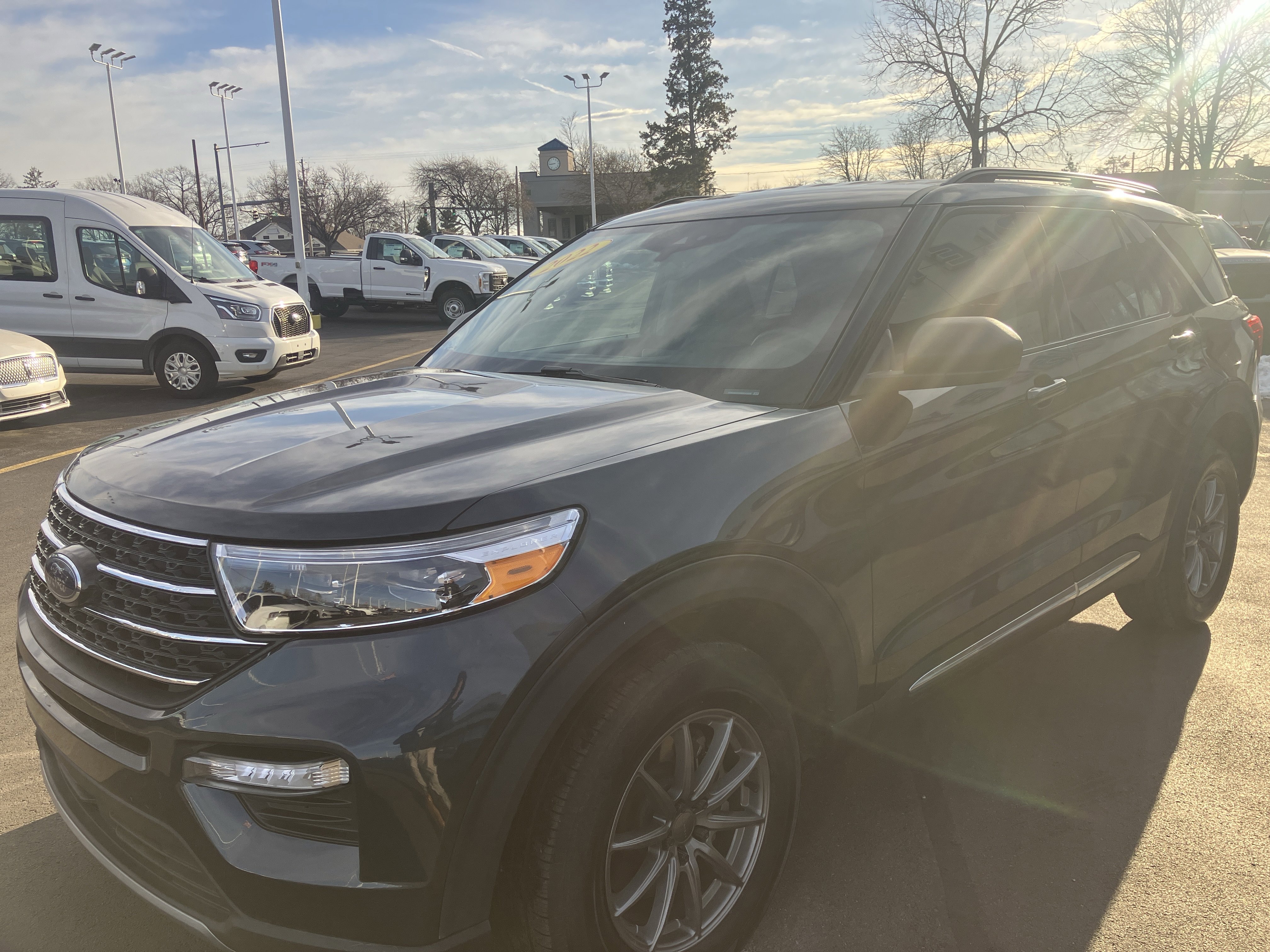 Used 2022 Ford Explorer XLT w/ Equipment Group 202A image 3