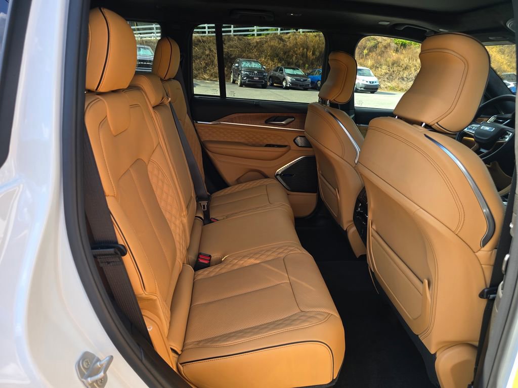New 2025 Jeep Grand Cherokee Summit image 27
