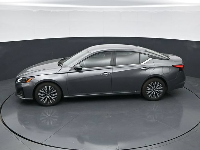 Used 2025 Nissan Altima 2.5 SV FWD image 33