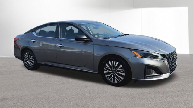 Used 2025 Nissan Altima 2.5 SV image 2