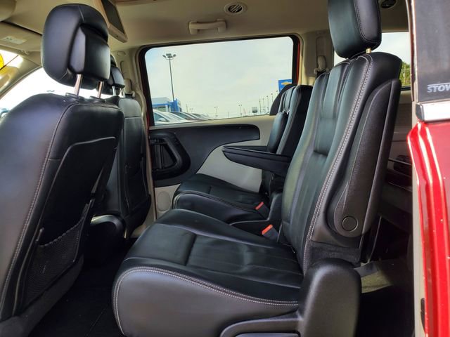 Used 2013 Chrysler Town & Country Touring FWD image 12