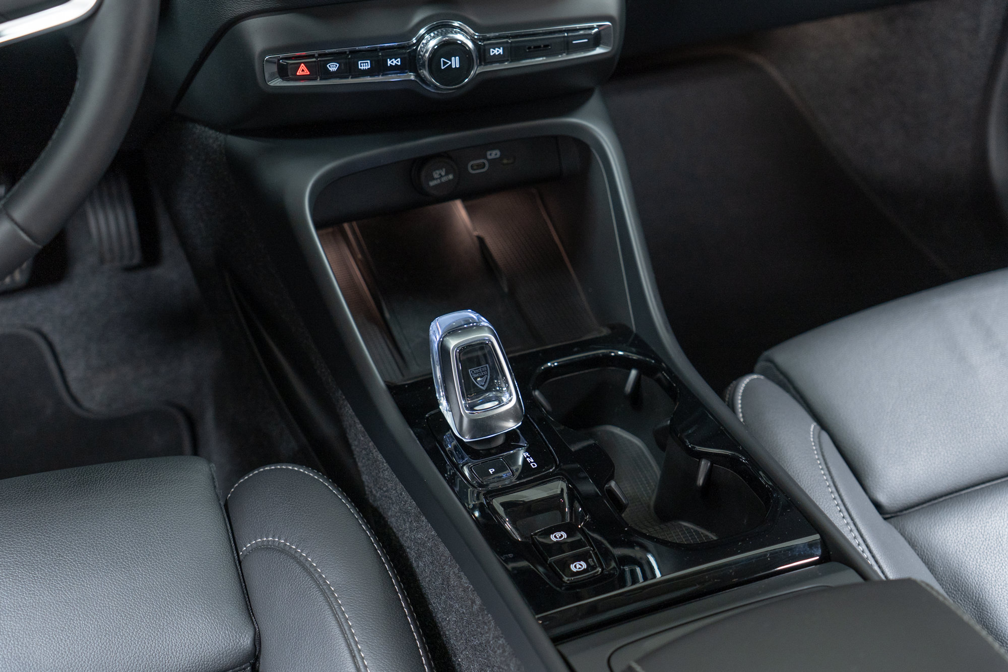 Certified 2025 Volvo XC40 B5 Plus AWD/4WD image 20