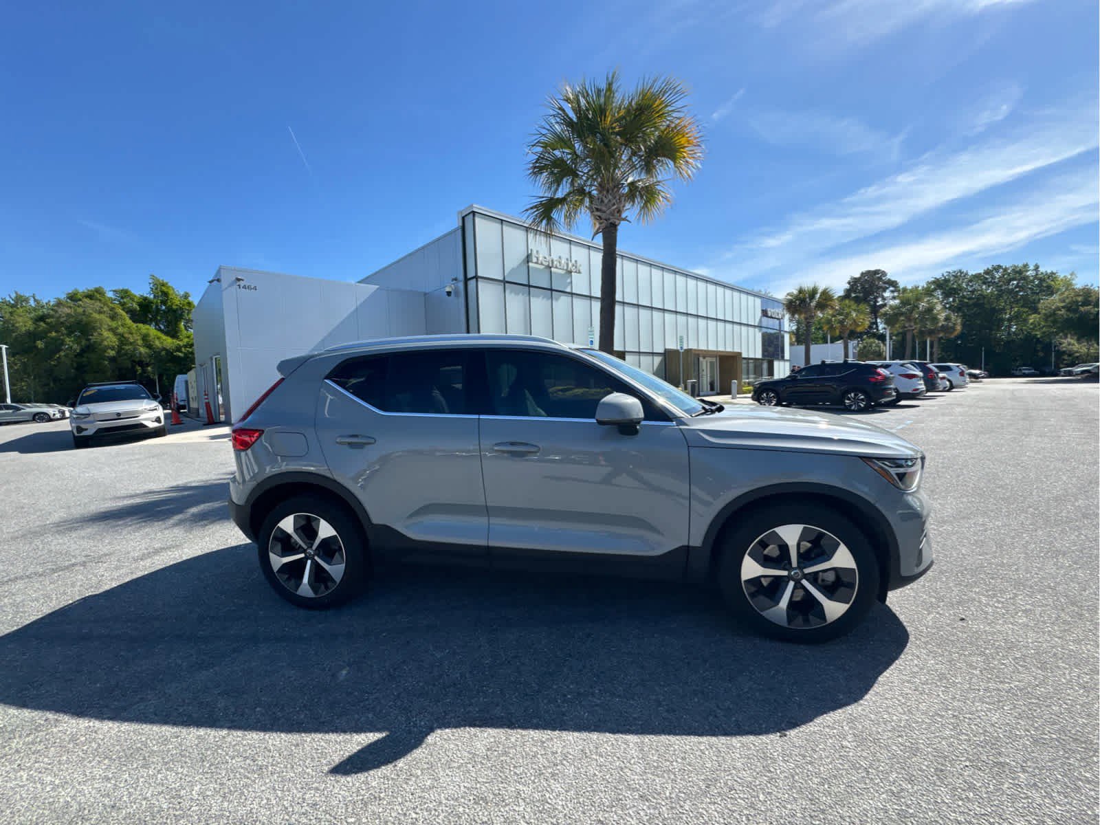 Used 2024 Volvo XC40 B5 Core w/ Climate Package image 28