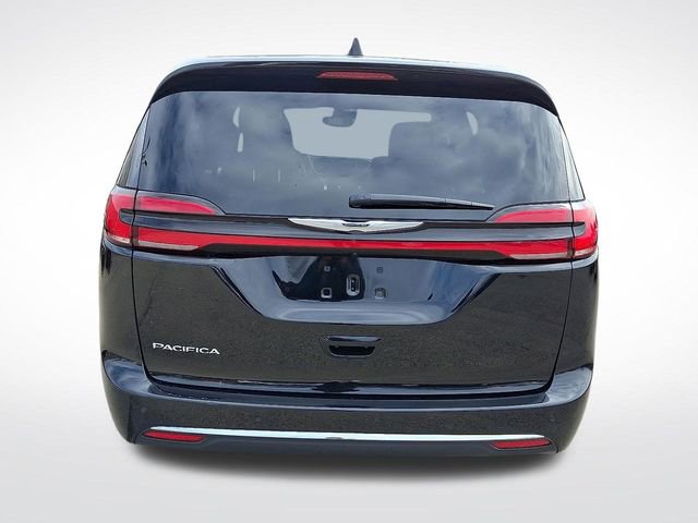 Used 2025 Chrysler Pacifica Select image 5