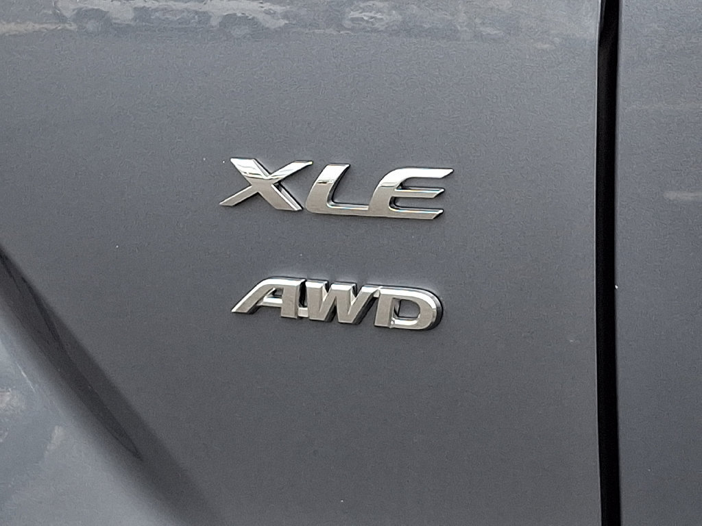Used 2022 Toyota Corolla Cross XLE w/ Convenience Package AWD/4WD image 34