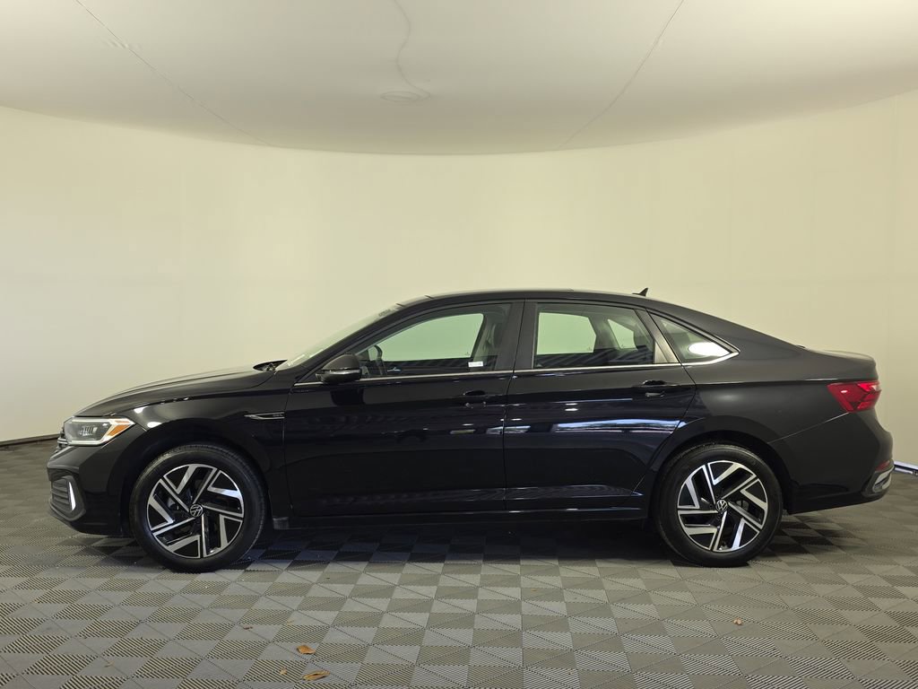 Used 2023 Volkswagen Jetta SEL FWD image 4