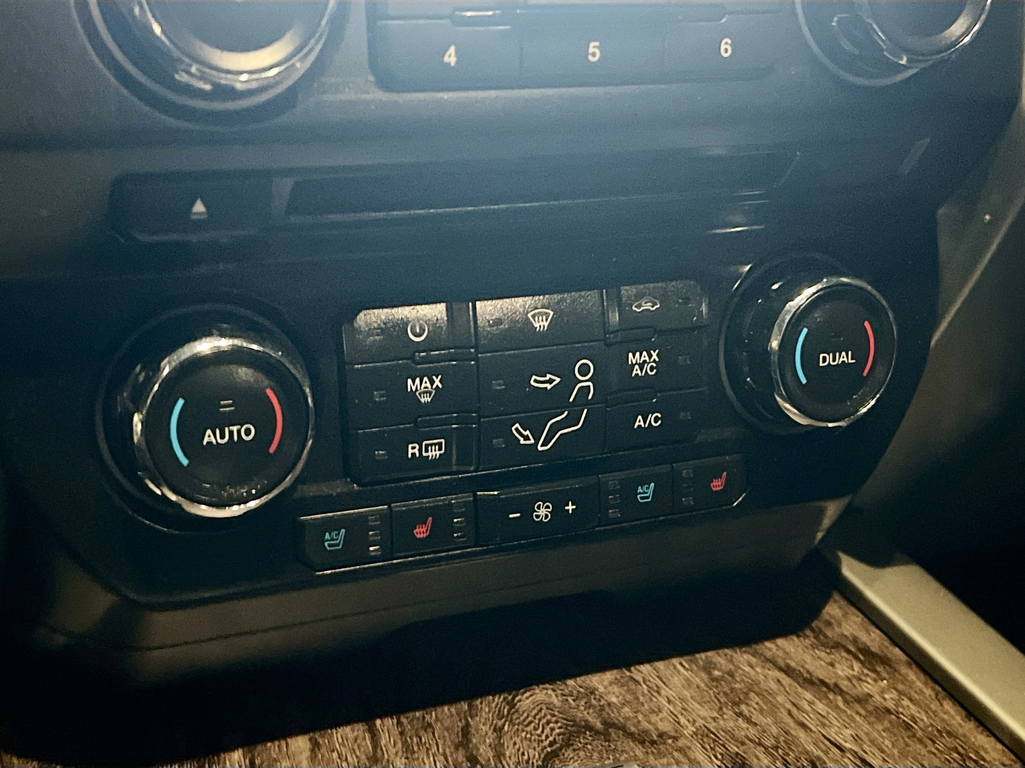 Used 2018 Ford F250 Lariat w/ Lariat Ultimate Package image 25