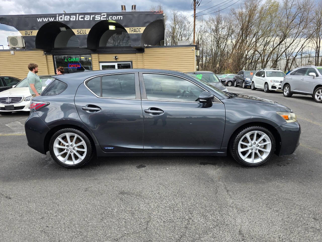 Used 2011 Lexus CT 200h Premium image 2