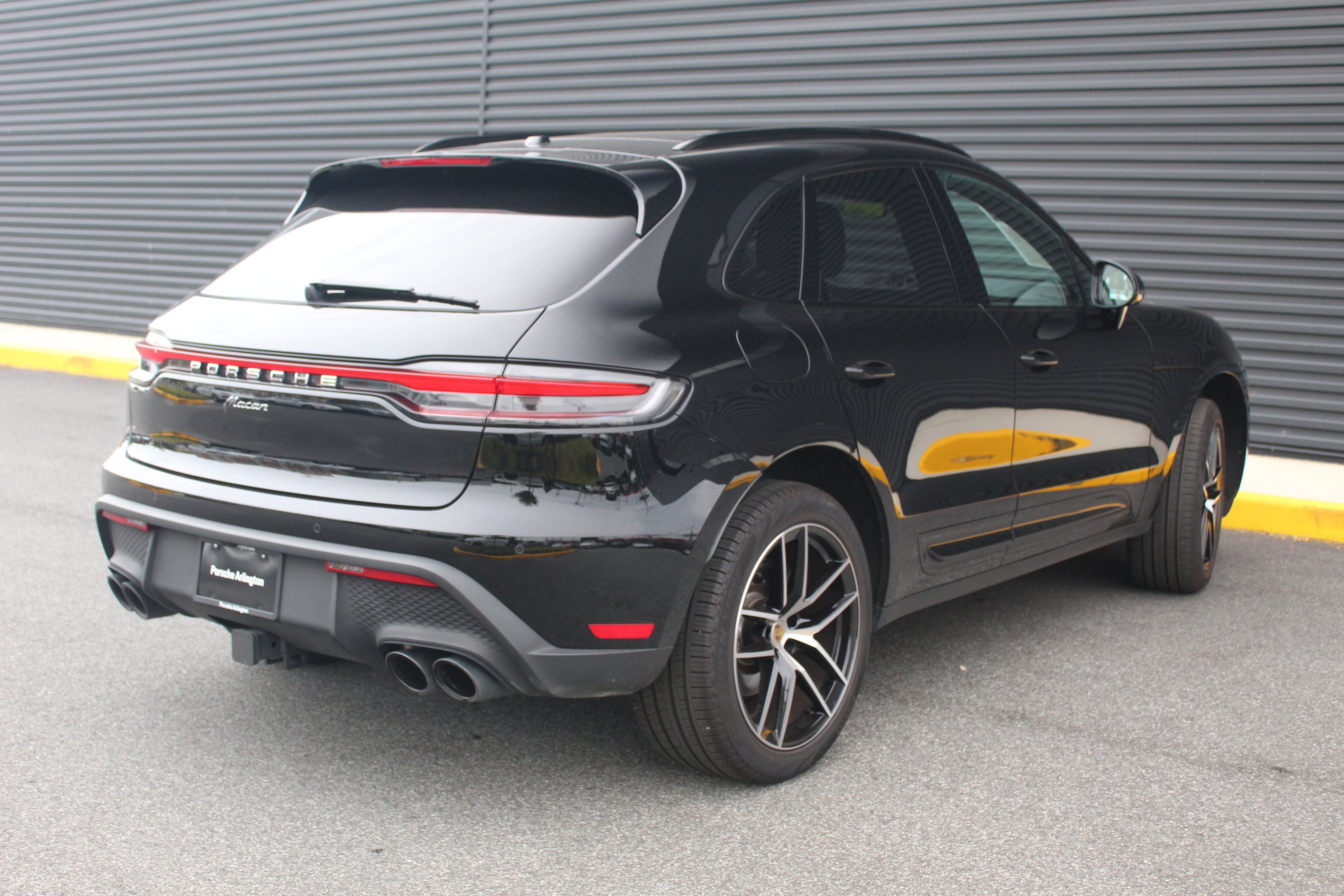 Certified 2025 Porsche Macan image 8