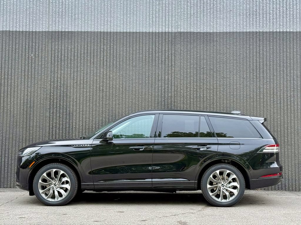 New 2026 Lincoln Aviator AWD image 3