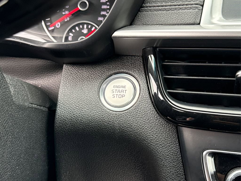 Used 2020 Kia Optima SE image 24