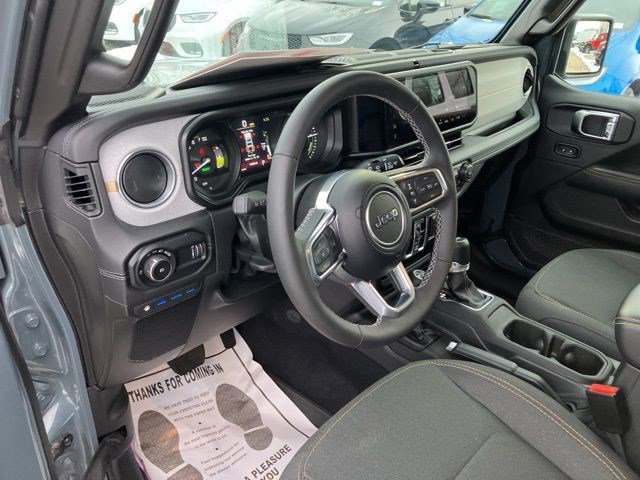 Certified 2025 Jeep Wrangler Sahara w/ Safety Group image 15