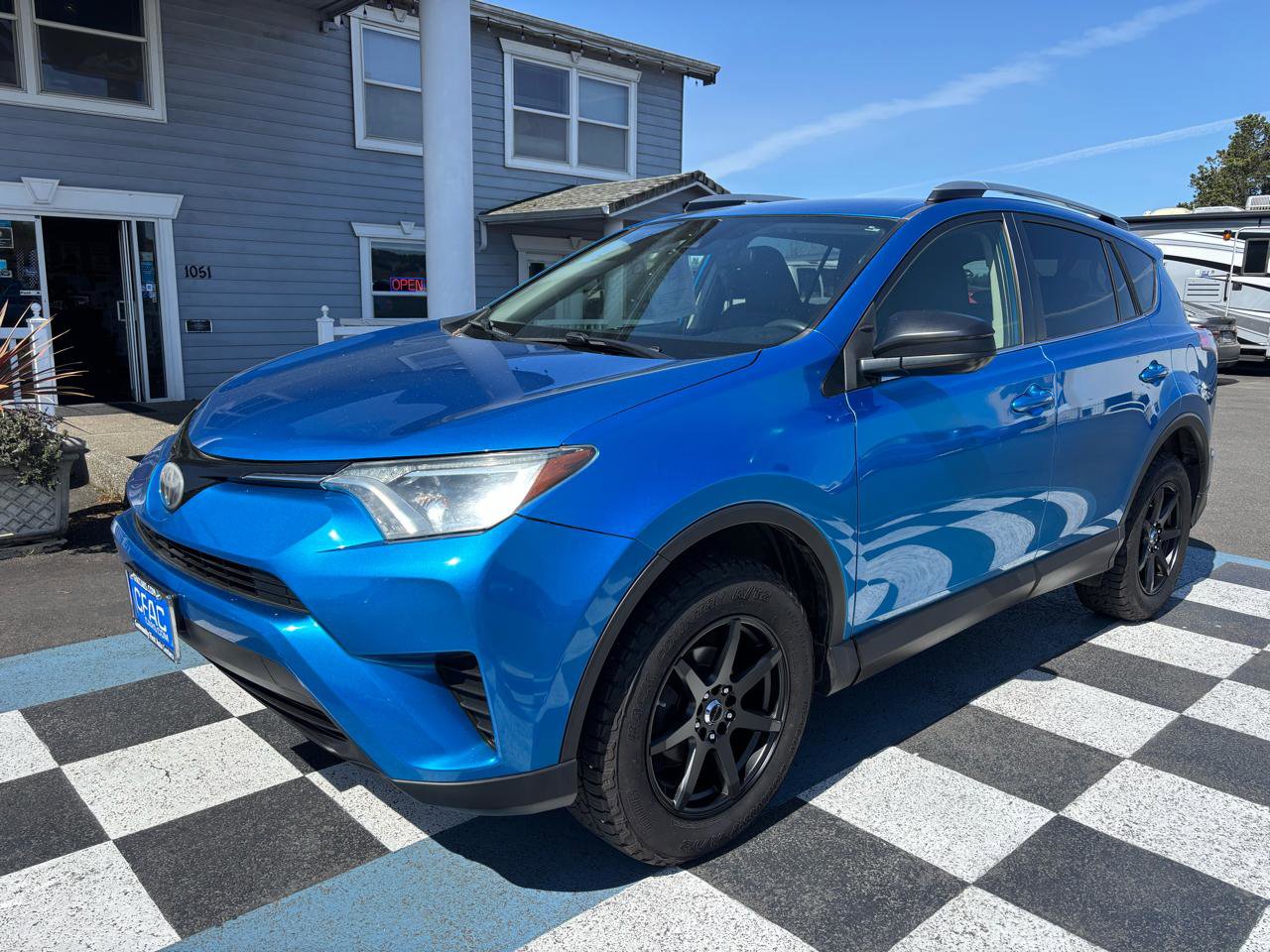 Used 2018 Toyota RAV4 LE w/ All Weather Liner Package AWD/4WD image 2