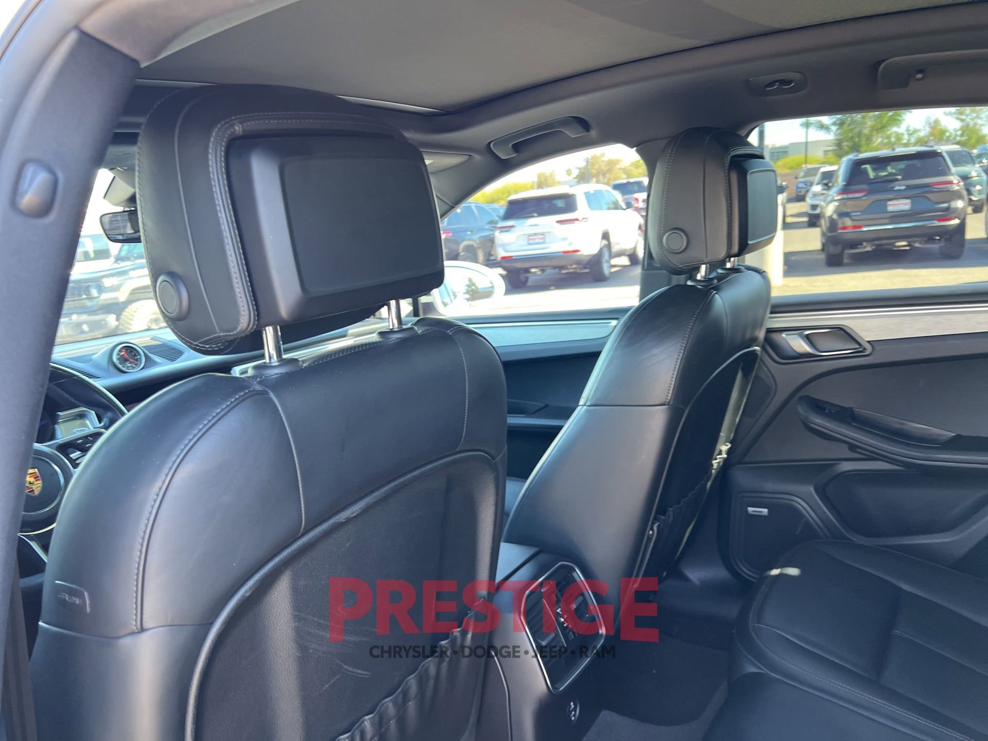 Used 2021 Porsche Macan w/ Premium Package Plus AWD/4WD image 28