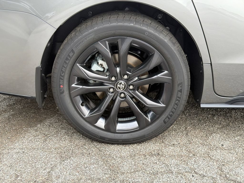 New 2026 Toyota Sienna XSE FWD image 23