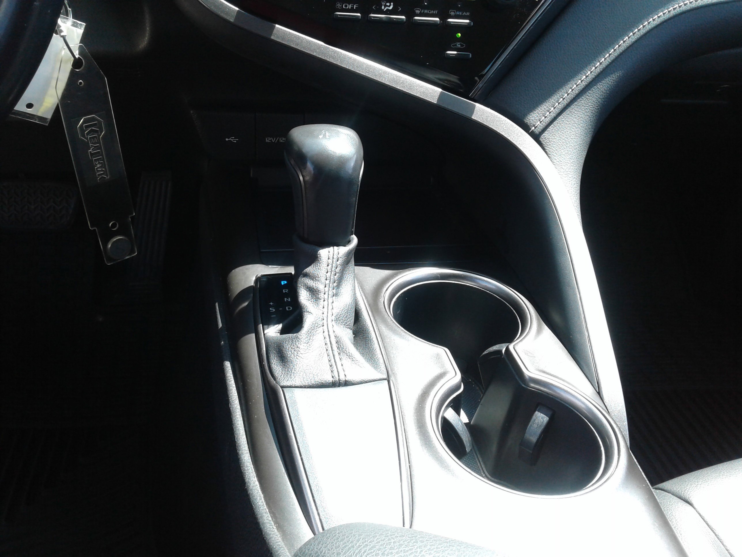 Used 2021 Toyota Camry SE FWD image 16