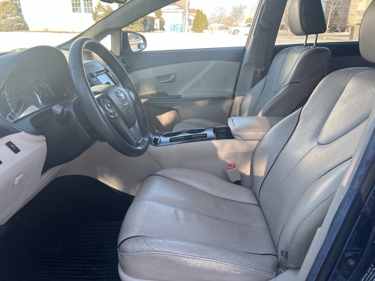 Used 2015 Toyota Venza XLE image 9